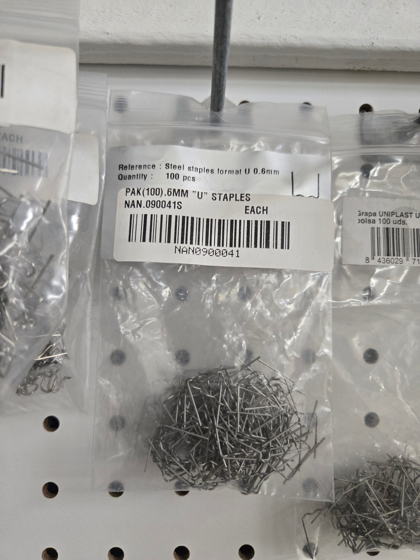 090041 100pack .6mm "u" staples